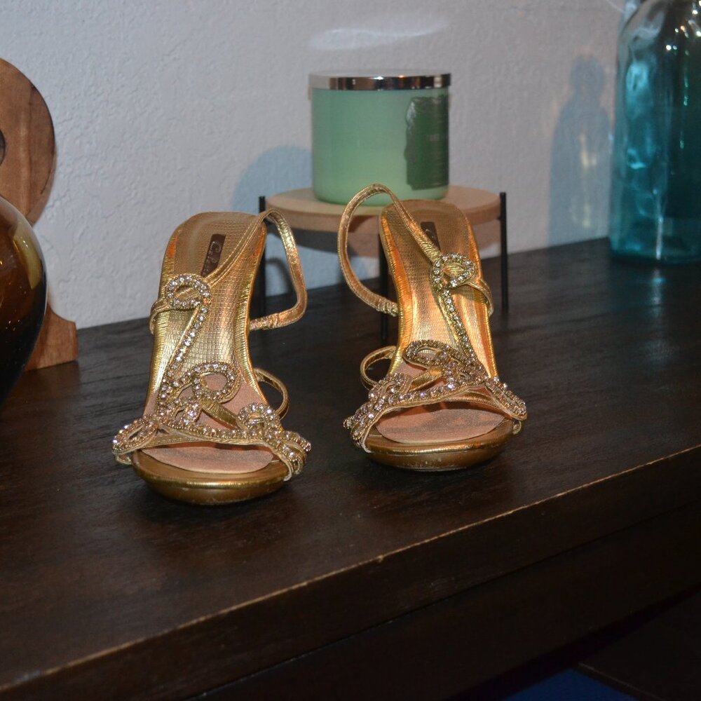Pre-owned Celeste gold tone metallic heel sandals.  Size 6.5